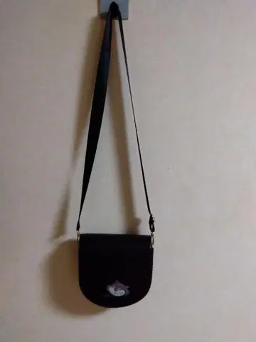 아코모데 디즈니 루시퍼 숄더백