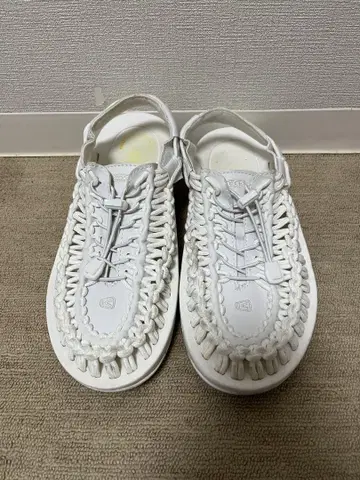킨 유니크 UNEEK 샌들 26.0cm 화이트