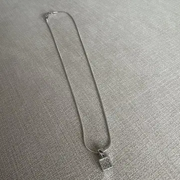 스와로브스키 스퀘어 목걸이