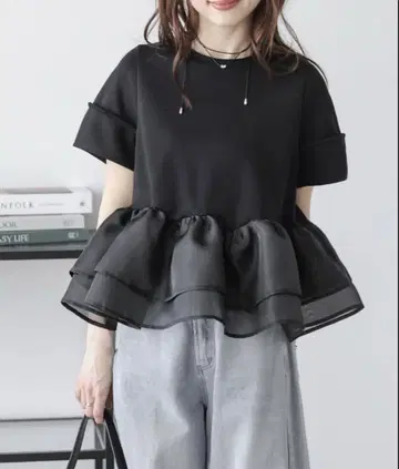 [당일 발송 가능] La-gemme 프릴 블랙 반팔 티셔츠 블랙