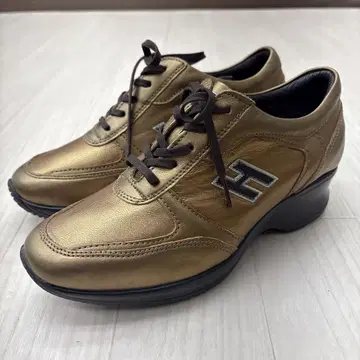 호킨스 인힐 스니커즈 웨지솔 23cm