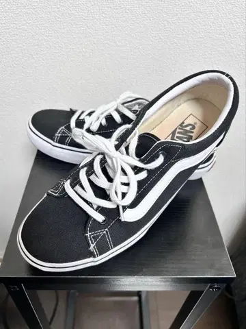 Vans 블랙 로우컷 스니커즈