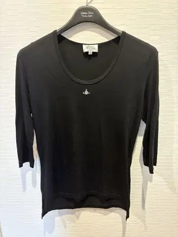 사이즈 44 블랙 U넥 T