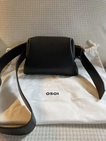 OSOI 블랙 레더 백