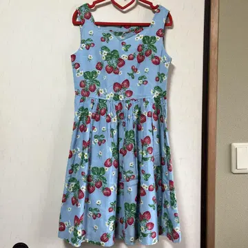 Jane Maple 딸기 무늬 슬리브리스 원피스