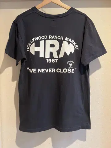 HRM 티셔츠 WE NEVER CLOSE