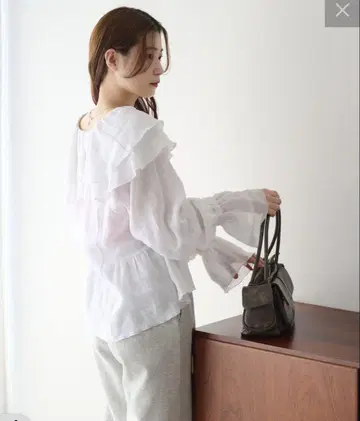 Kastane 프릴 화이트 셔츠