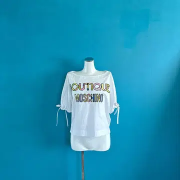 1590 MOSCHINO 모스키노 데카 로고 자수 볼륨 소매 톱 화이트