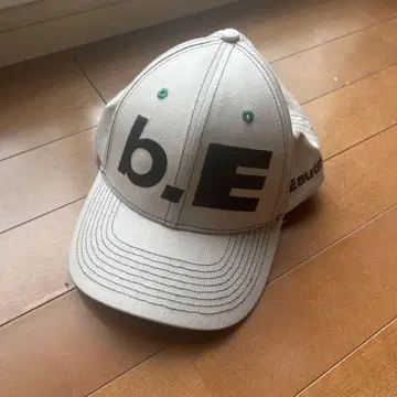 b.Eautiful 뷰티풀 b.E 로고 베이지 그레이 캡