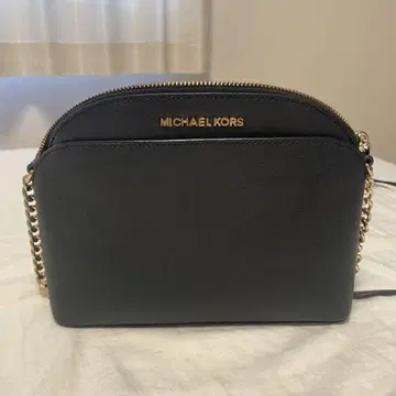 MICHAEL KORS 제트세트 트래블 미디엄 돔 블랙