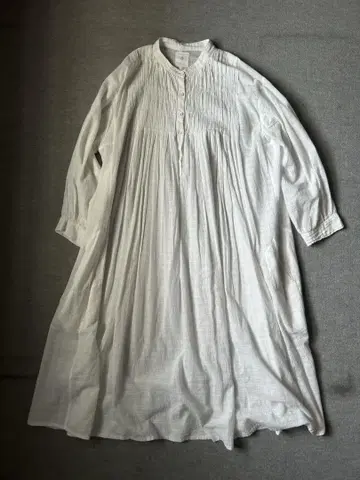 메조소일 핀턱 가더 자카드 롱 원피스 7부 소매