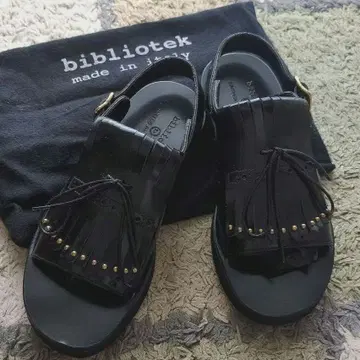 bibliotek 블랙 프리지 샌들  비스 포함