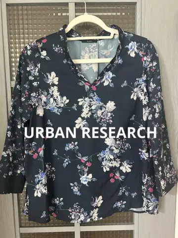 URBAN RESEARCH 꽃무늬 네이비 V넥 튜닉 7부 소매