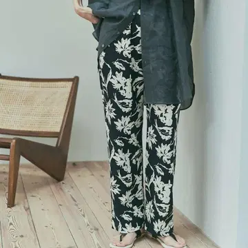 [완판] [미사용] 어반 리서치 린넨 레이온 플라워 프린트 팬츠 M