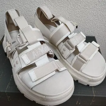 Dr. Martens PEARSON 멀티 스트랩 샌들