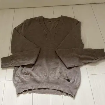 FOXEY V넥 스웨터 40 사이즈