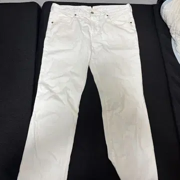 화이트 데님 스트레이트 레그 팬츠