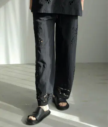아누케 커트워크 레이스 팬츠