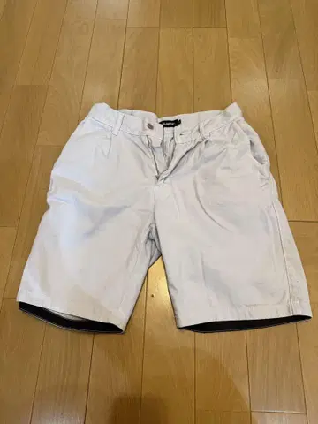 XLARGE 화이트 숏팬츠 사이즈 30