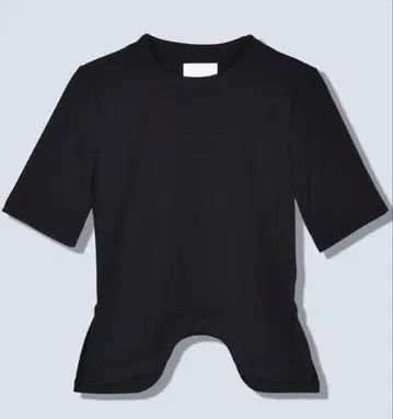 OMMO CIRCLE CUT HALF SLEEVE TOP 블랙