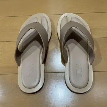 갤러리비 구매 JVAM 베이지 샌들