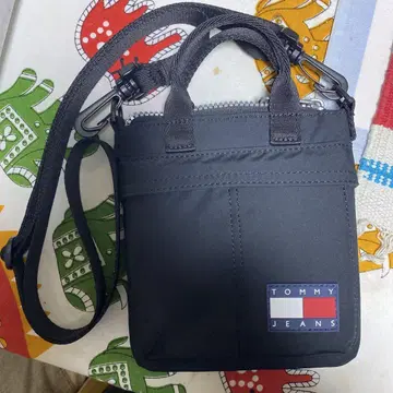 TOMMY JEANS 블랙 숄더백