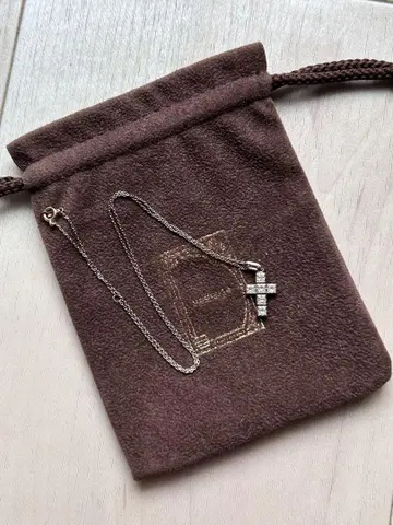 루두테 크로스 다이아몬드 목걸이