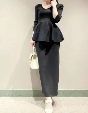 SNIDEL / 스나이델 페플럼 니트 세트업 블랙
