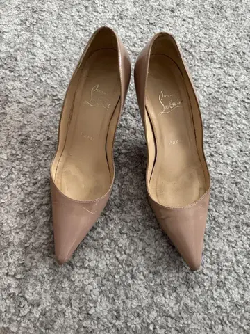Christian Louboutin 베이지 하이힐