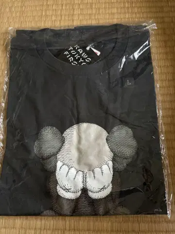 KAWS 유니클로 도쿄 퍼스트 티셔츠 L 사이즈 유니클로 신품