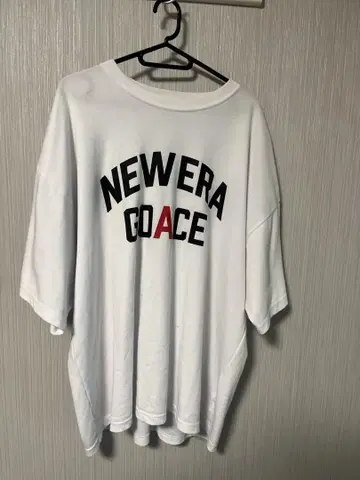 NEW ERA 타나하시 히로시 GOACE 프린트 로고 티셔츠 화이트