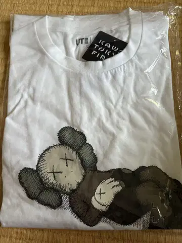 KAWS 유니클로 도쿄 퍼스트 티셔츠 L 사이즈 유니클로 신품