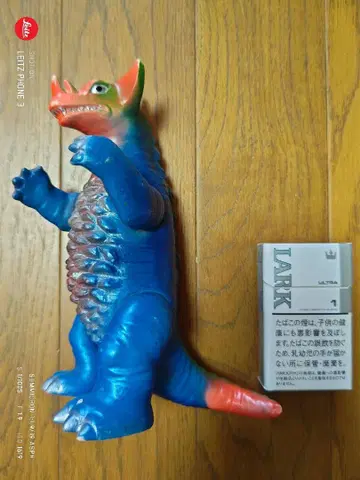 쇼와 시대의 복고풍 소프트 비닐 괴물