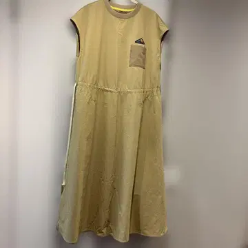 뉴발란스 프랑스 소매 베이지 원피스