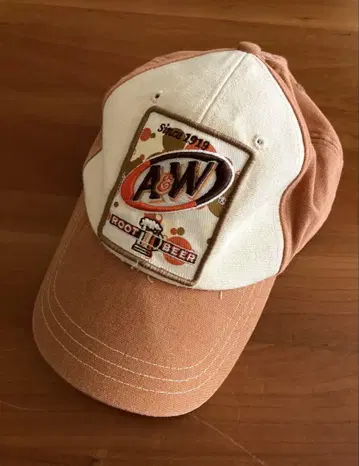 A&W 캡 화이트 x 브라운