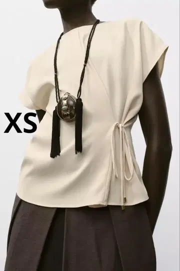 ZARA 자라 플루이드 레이스업 톱스 새 제품, 미사용