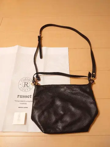[새상품급] russet 소프트 가죽 심플 숄더백 블랙