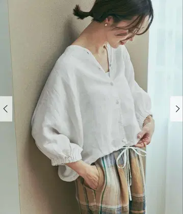 새 제품 태그 부착 리네로스트 돌맨 블라우스 어반 리서치 도어즈 카구레