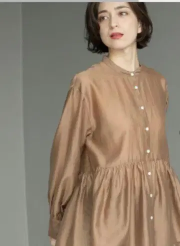 시어 페플럼 블라우스 40 캐멀 브라운