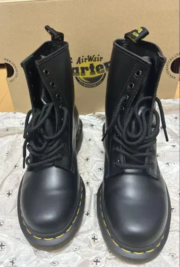 Dr.Martens 거의 새상품 손질 굿즈 포함