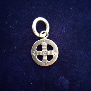 고베 실버 501 메디슨 휠 펜던트 톱