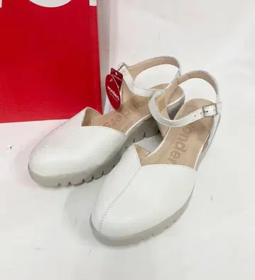 새상품 / 스페인산 가죽 샌들 38 (24cm 상당) 관2