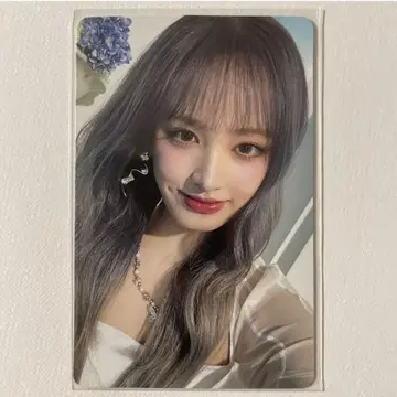 IVE 리즈 ALIVE 첫 번째 한정판 B판에 포함된 트레이딩 카드 1장