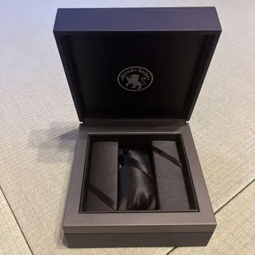 그랜드 세이코 시계의 빈 상자