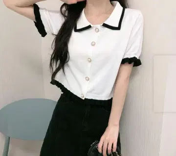 화이트 프릴 소매 버튼 장식 셔츠