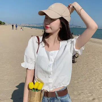 화이트 V넥 반팔 셔츠
