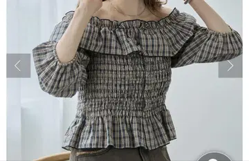 카스타네 셔링 오프숄더 블라우스