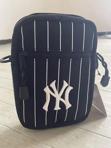 MLB 양키스 스트라이프 미니 숄더백