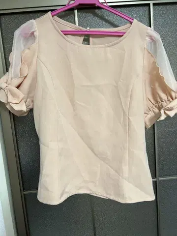 티티앤코 시어 리본 슬리브 블라우스