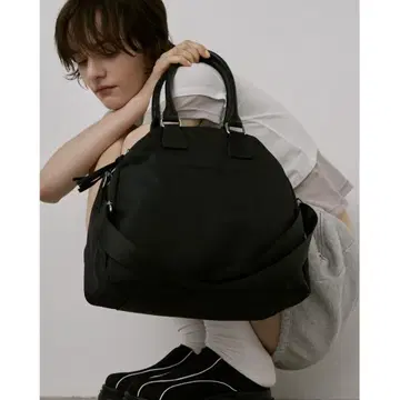 un/neu 나일론 보스턴 백 블랙